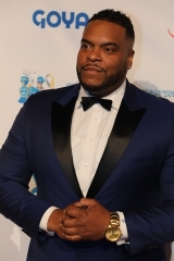2563