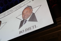 3045